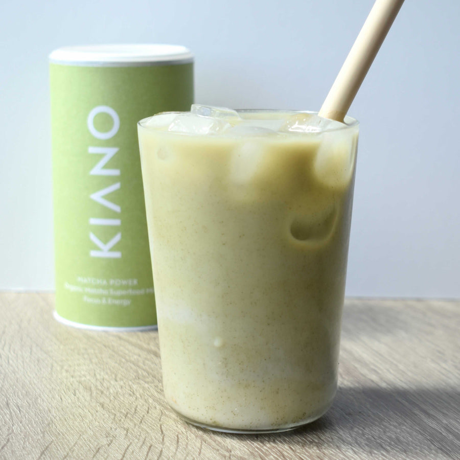 Ge din dag energi med KIANOs Magic Matcha Latte i en fruktsmoothie